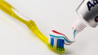 zuby toothbrush-571741 1280